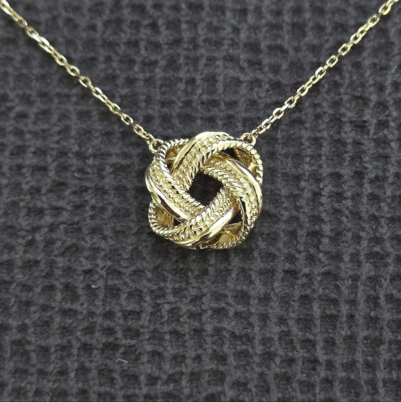 Rachel Zoe Jewelry - Rachel Zoe Gold💛 Stationary Love♥️ Knot🪢 Pendant Necklace - NWT